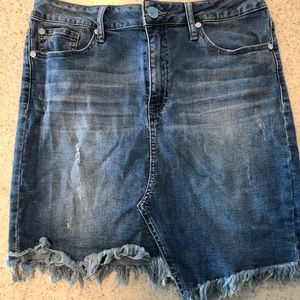 Seven7 denim Mini skirt! Adorable size 8.